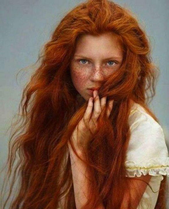 Если цвет волос рыжий каким цветом красит брови