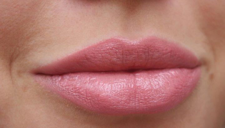 Красивый легкий макияж для губ