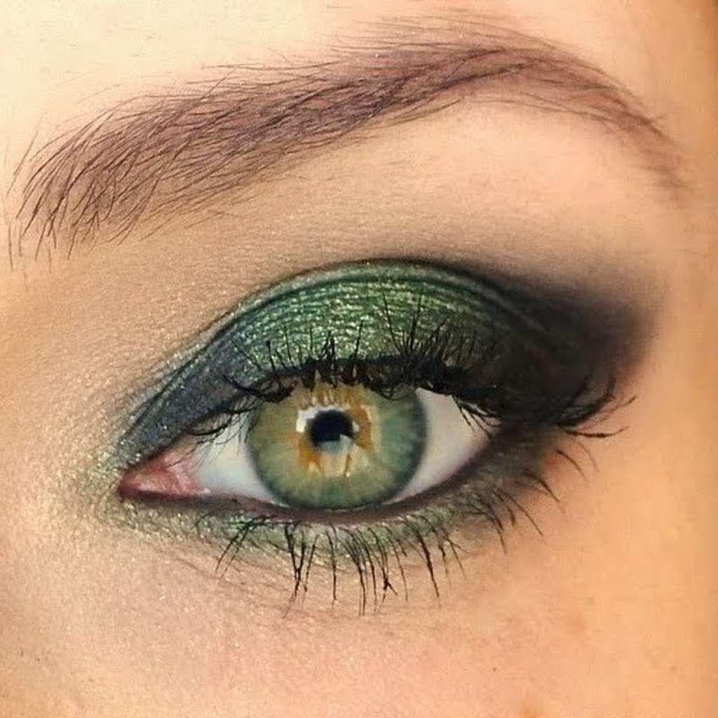 Зеленый глаз фото красивые. Зеленый Смоки айс для зеленых глаз. Макияж Смоки айс для зеленых глаз. Мейкап Смоки айс для зеленых. Смоки айс с зелеными тенями.