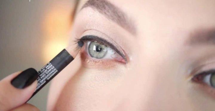 Красивый макияж глаз с карандашом