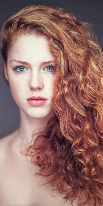 Голубой макияж под рыжие волосы