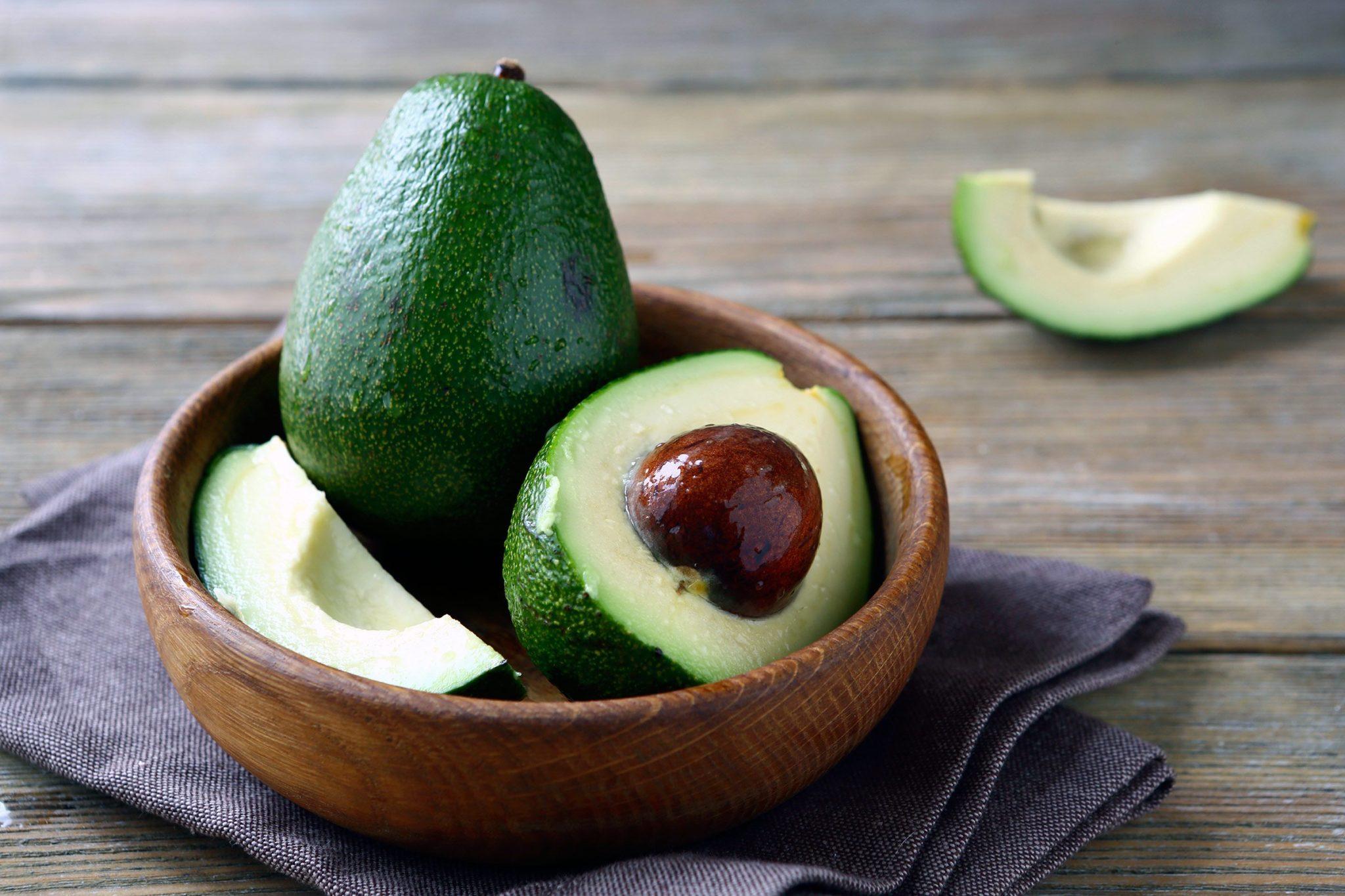 Оценить состояние авокадо после разрезания